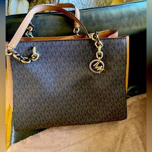 Michael Kors brown tote purse in excellent condition